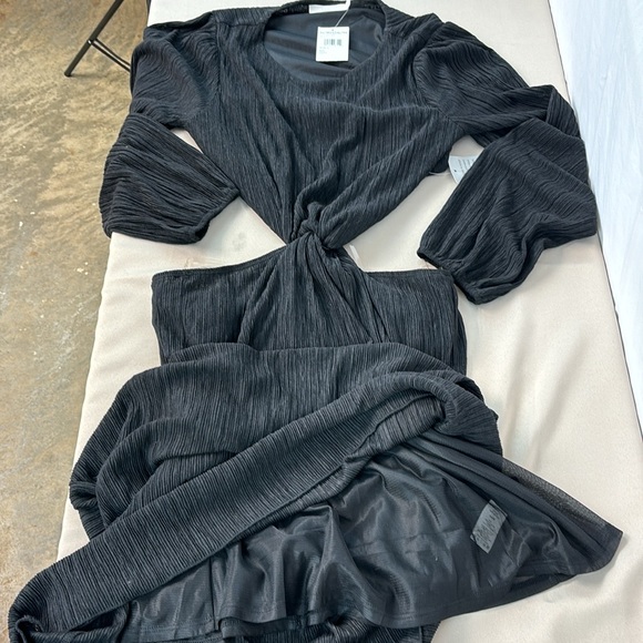 Lush Long Sleeve Twist Front Open Midrift Maxi Dress sz L - Picture 11 of 17